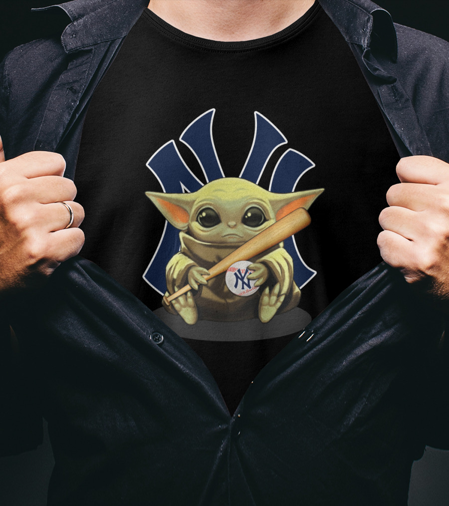 Baby Yoda Hug New York Yankees Baseball Bat T-Shirt