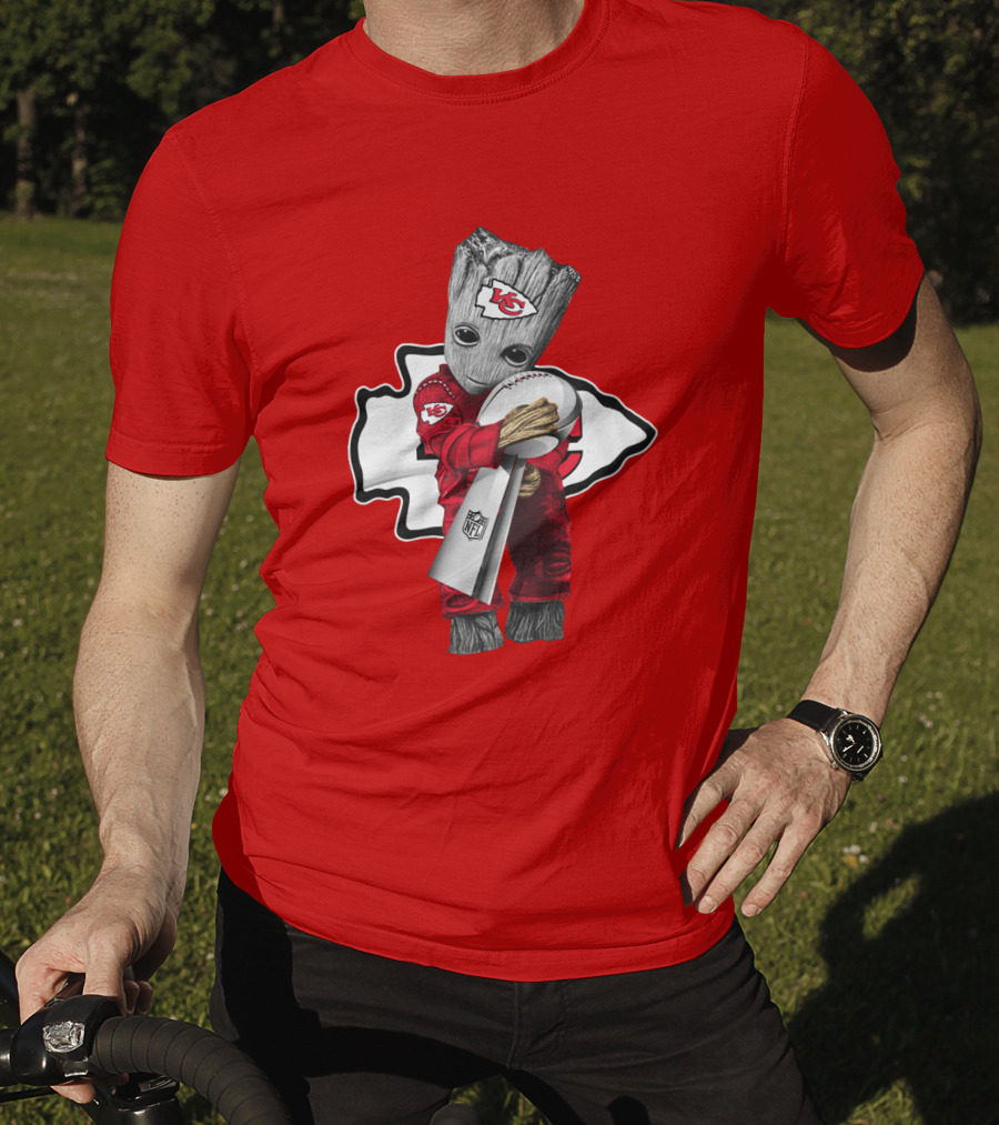 Chiefs Groot Embrace Vince Lombardi Trophy NFL T-Shirt