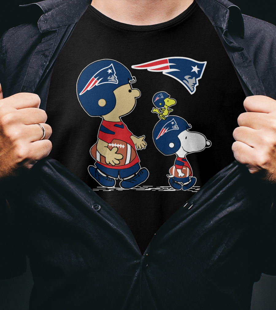 New England Patriots Peanuts Christmas Football Charlie Brown Snoopy Woodstock T-Shirt