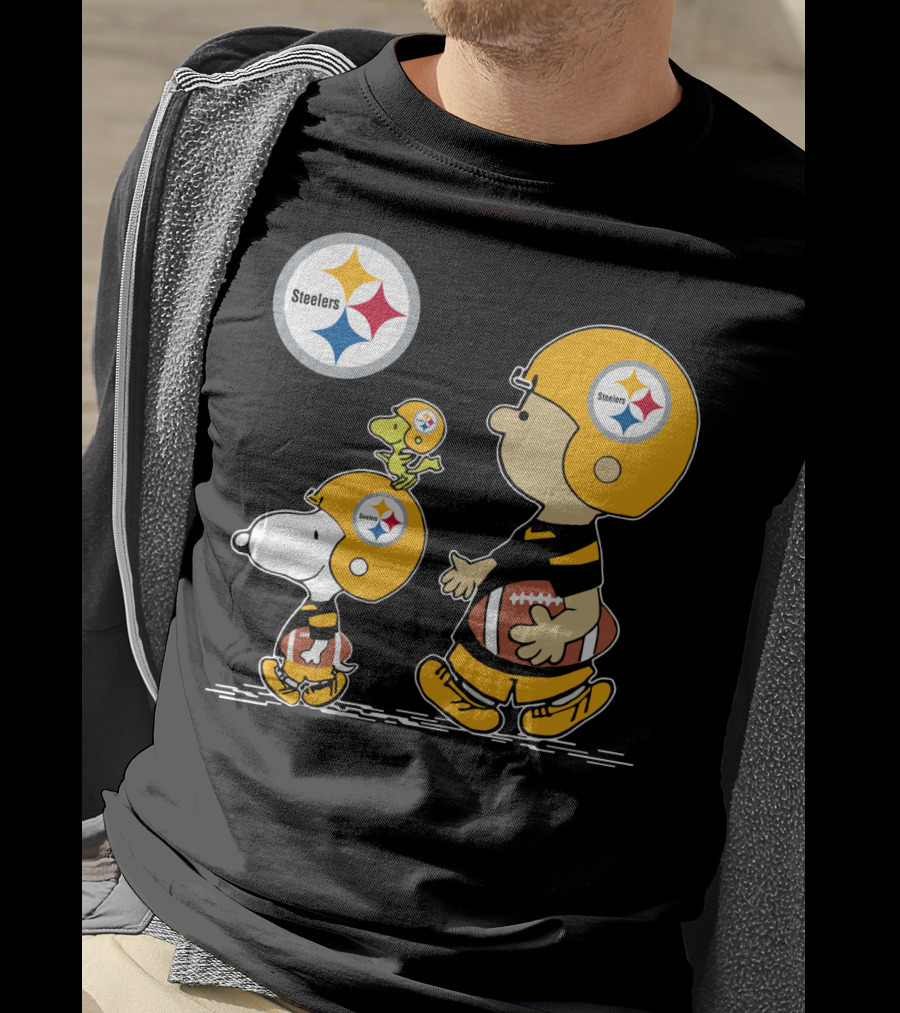 Steelers Christmas Peanuts Cute Football Charlie Brown Snoopy Woodstock T-Shirt
