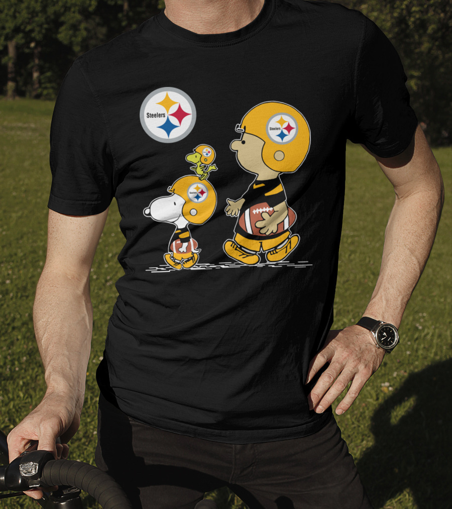Steelers Christmas Peanuts Cute Football Charlie Brown Snoopy Woodstock T-Shirt