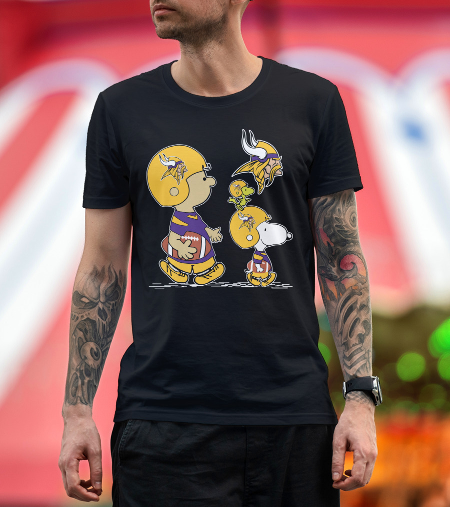 Christmas Peanuts Cute Football Vikings Charlie Brown Snoopy Woodstock T-Shirt