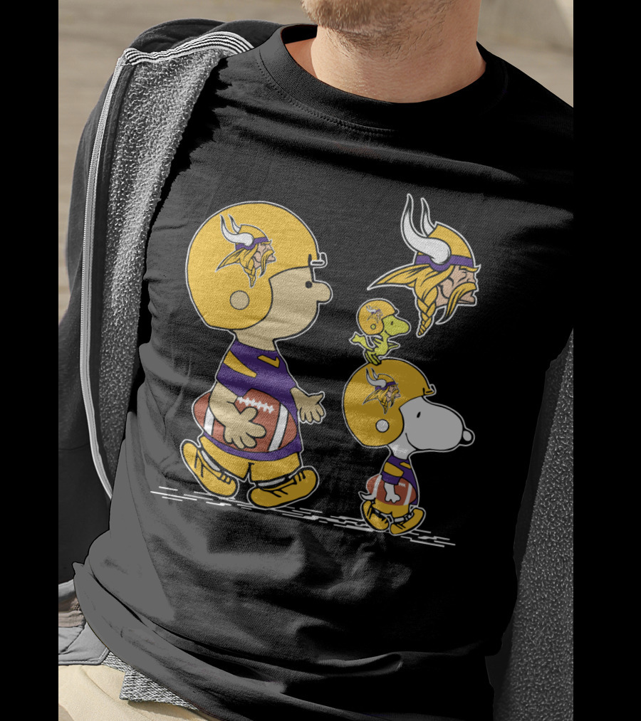 Christmas Peanuts Cute Football Vikings Charlie Brown Snoopy Woodstock T-Shirt