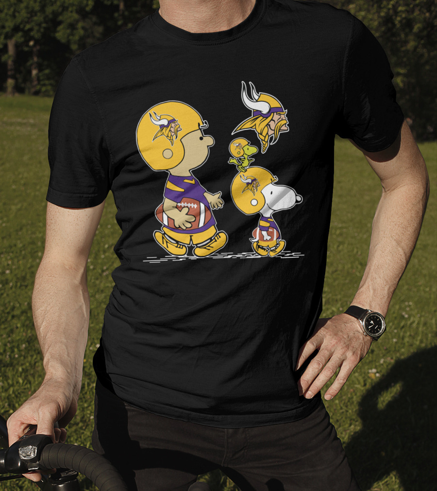 Christmas Peanuts Cute Football Vikings Charlie Brown Snoopy Woodstock T-Shirt
