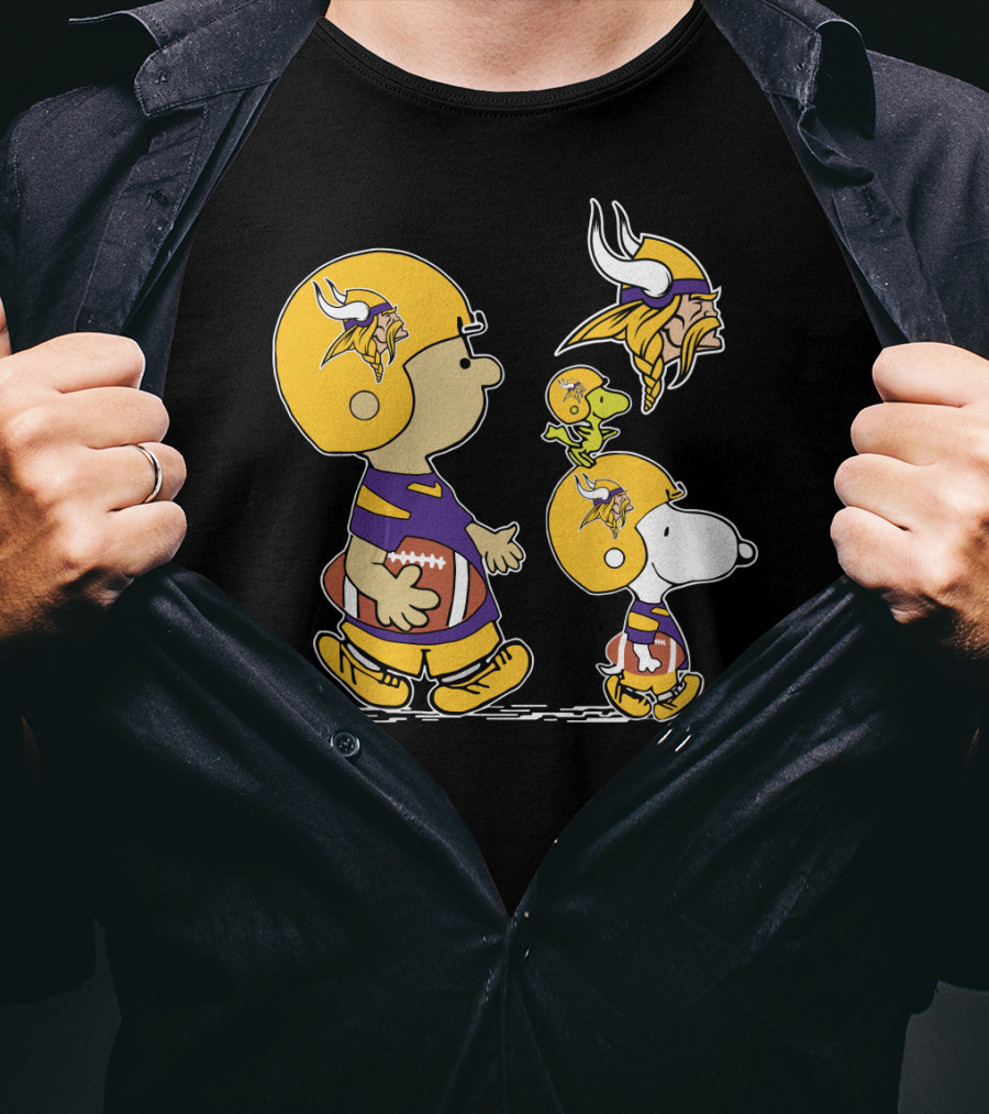 Christmas Peanuts Cute Football Vikings Charlie Brown Snoopy Woodstock T-Shirt