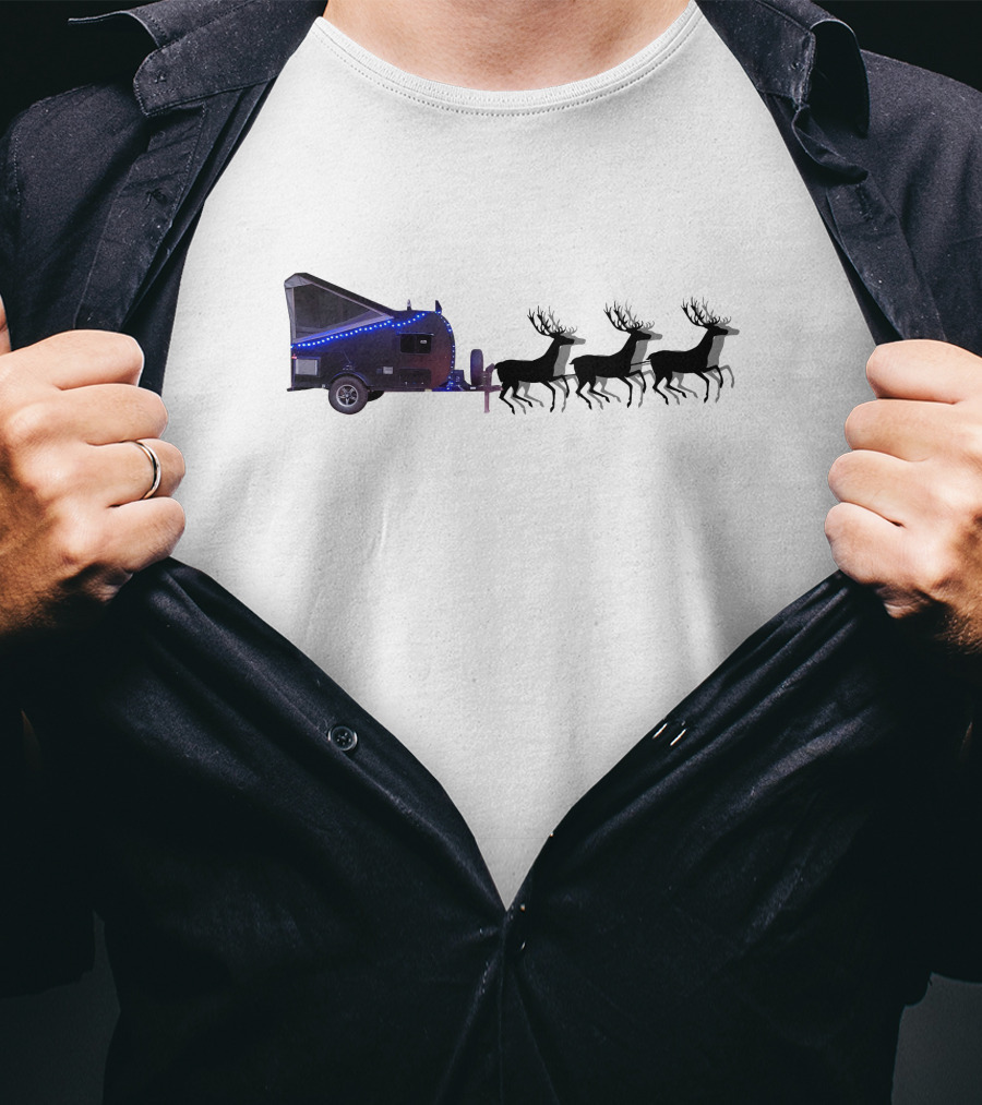 Trailers Coachmen Reindeer Pulling Holiday Camper Scene T-Shirt