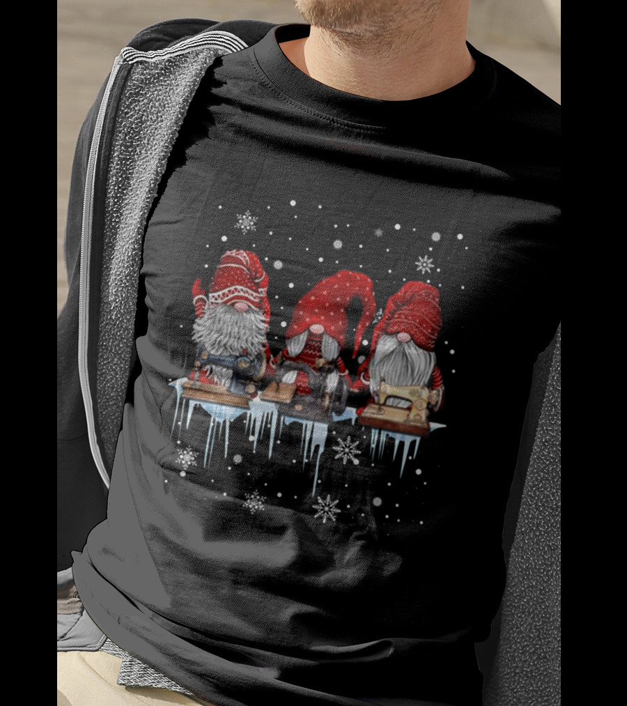 Christmas Gnome Sewing Snowflakes T-Shirt