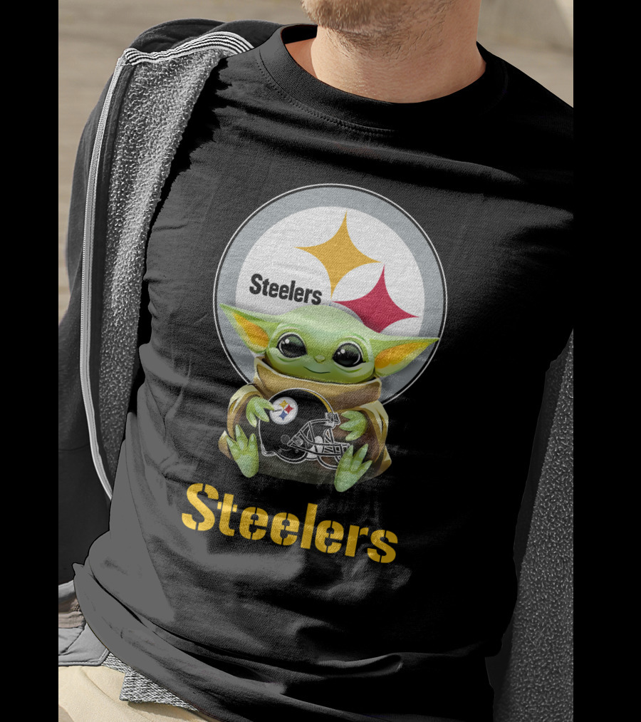 Baby Yoda Steelers Helmet Hug Steelers T-Shirt
