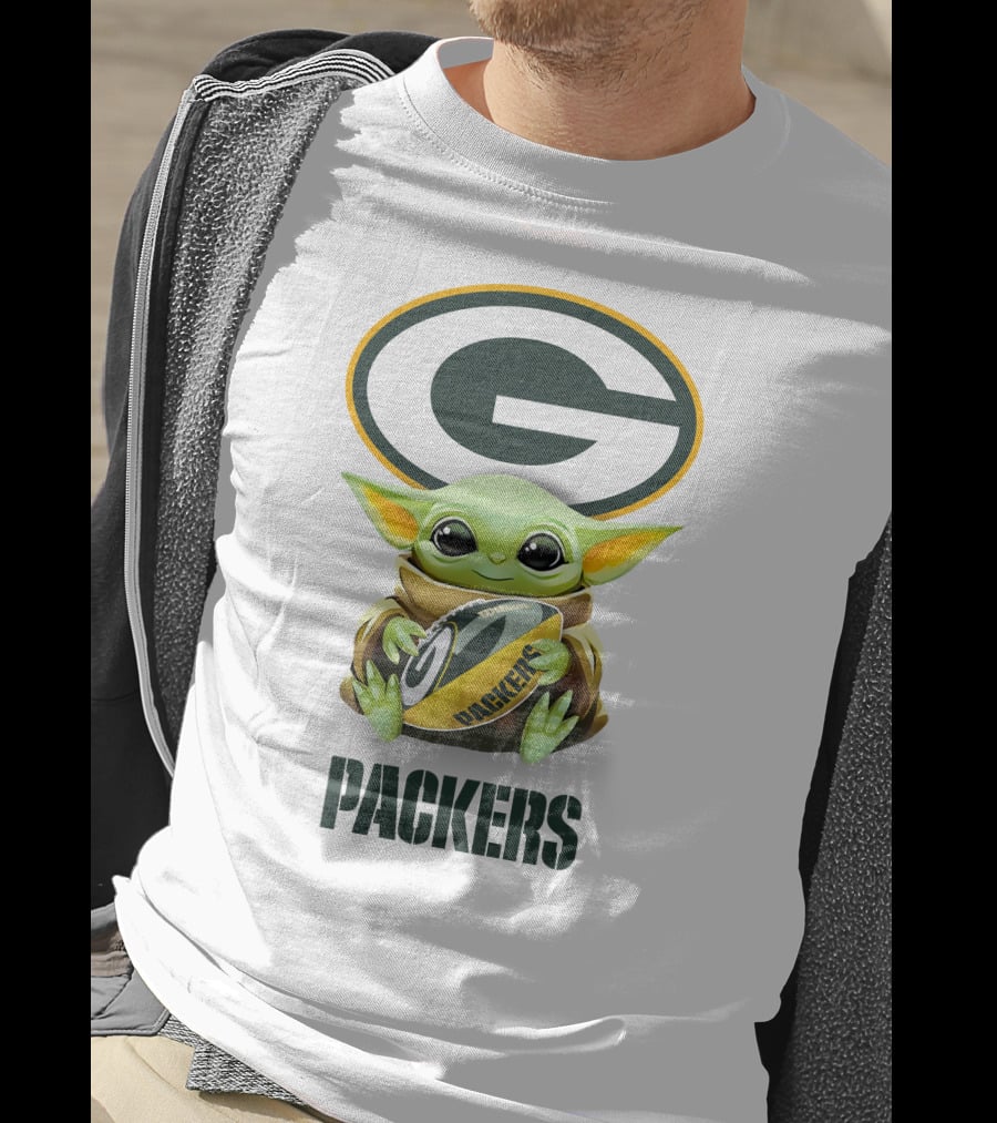 Baby Yoda Packers Hug Green Bay Football T-Shirt