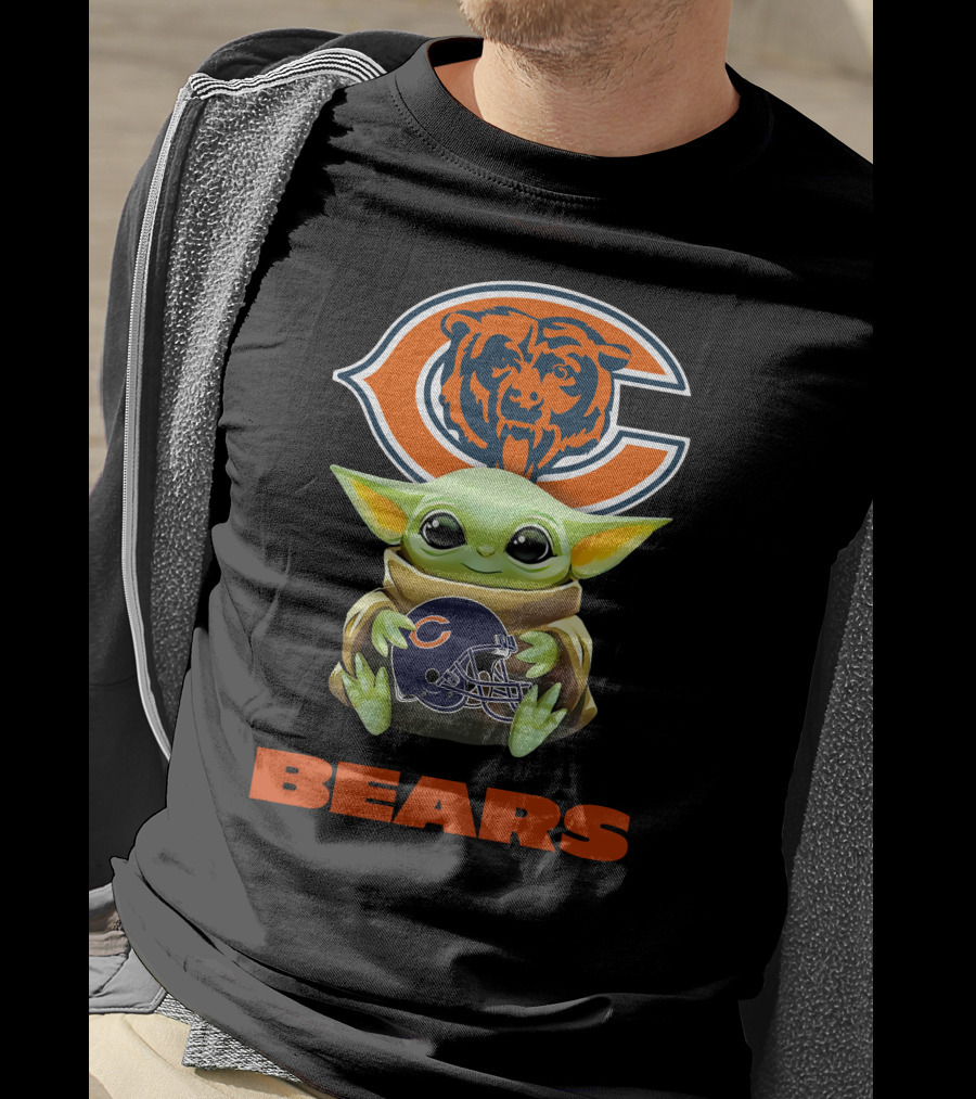 Baby Yoda Holding Chicago Bears Helmet With Bears T-Shirt