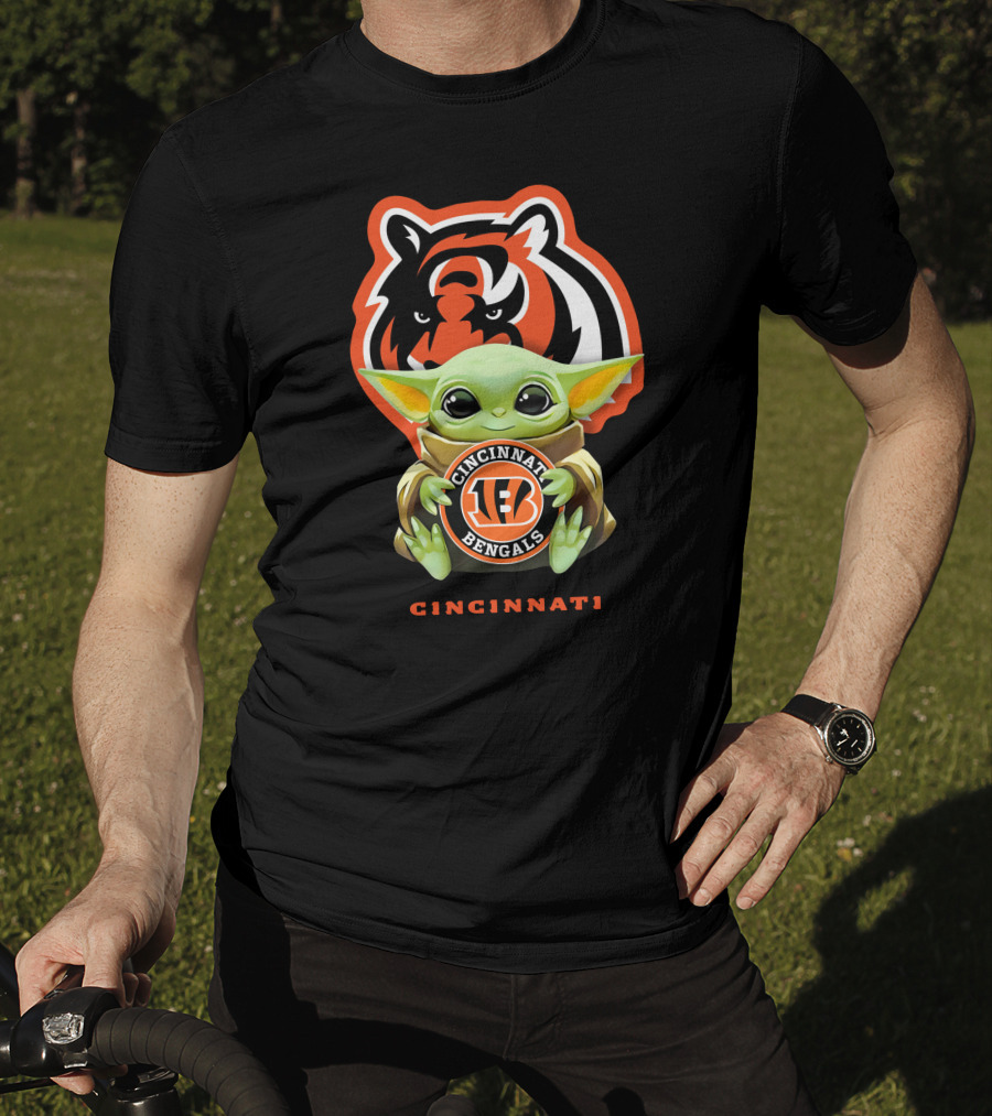 Cincinnati Bengals Baby Yoda Hugging Team Logo With Tiger Head Background T-Shirt
