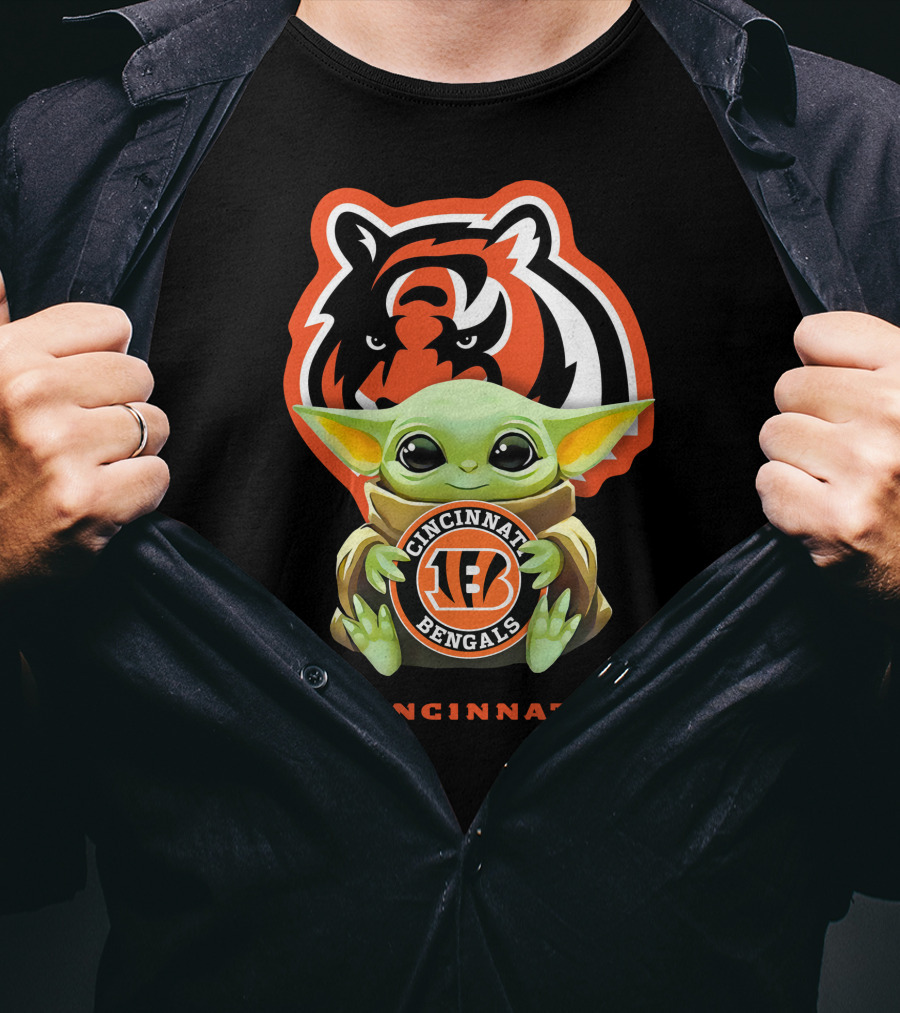Cincinnati Bengals Baby Yoda Hugging Team Logo With Tiger Head Background T-Shirt