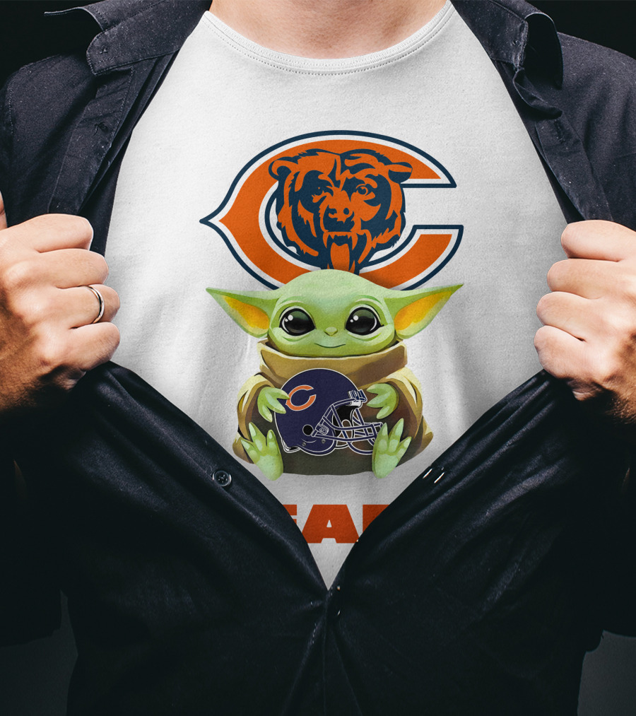Baby Yoda Hug Chicago Bears Helmet Bears T-Shirt