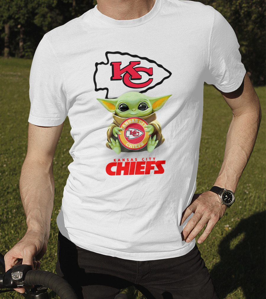Kansas City Chiefs Baby Yoda Hugging Logo Chiefs T-Shirt