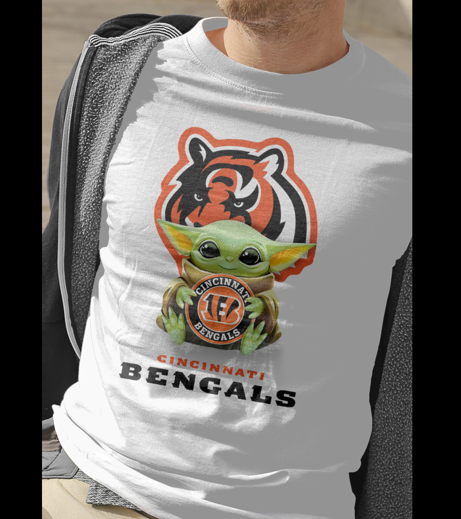 Star Wars Baby Yoda Hug Cincinnati Bengals T-Shirt