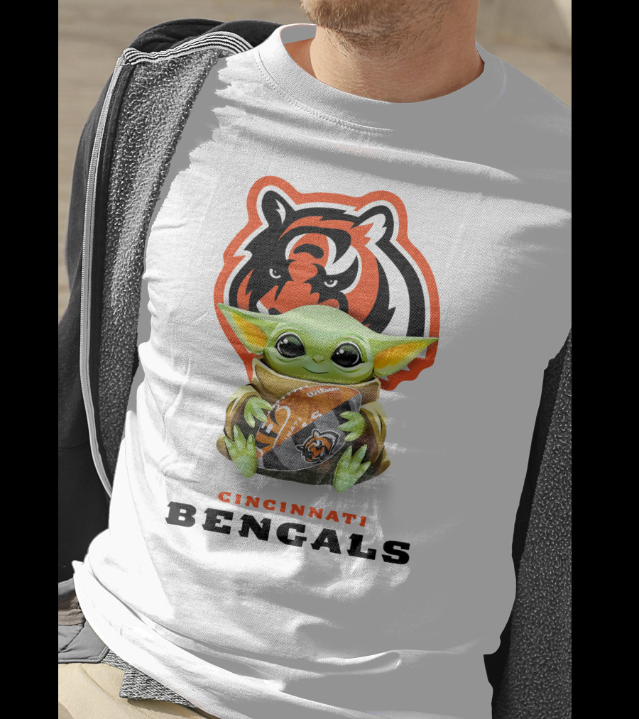 Star Wars Baby Yoda Hug Cincinnati Bengals Football Tiger T-Shirt