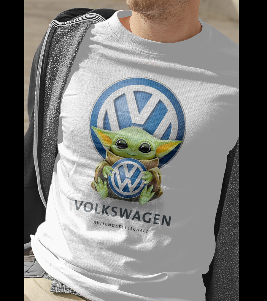 Star Wars Baby Yoda Hug Volkswagen Logo Aktiengesellschaft T-Shirt