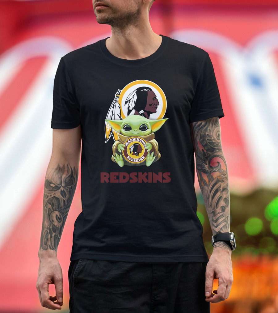 Washington Redskins Grogu Hug Iconic Star Wars Mandalorian Crossover Black T-Shirt