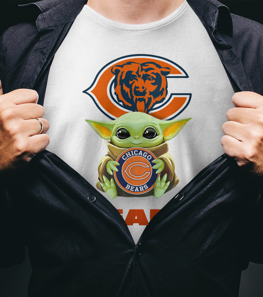 Grogu Hug Chicago Bears Bears T-Shirt