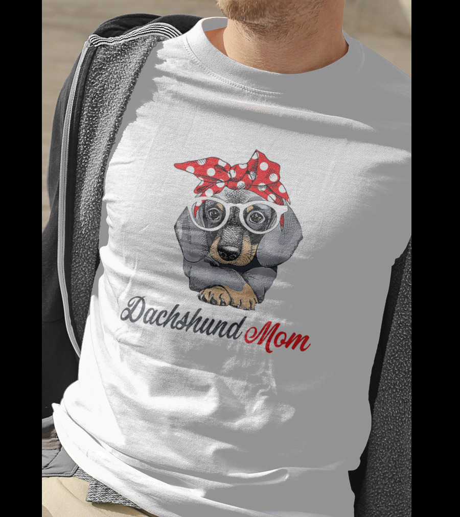 Dachshund Mom With Red Polka Dot Bandana T-Shirt