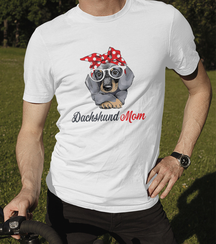 Dachshund Mom With Red Polka Dot Bandana T-Shirt