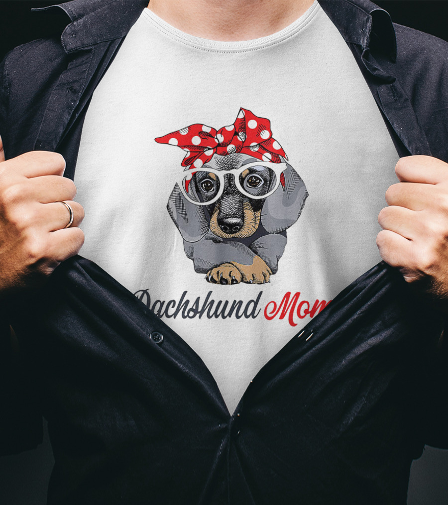 Dachshund Mom With Red Polka Dot Bandana T-Shirt