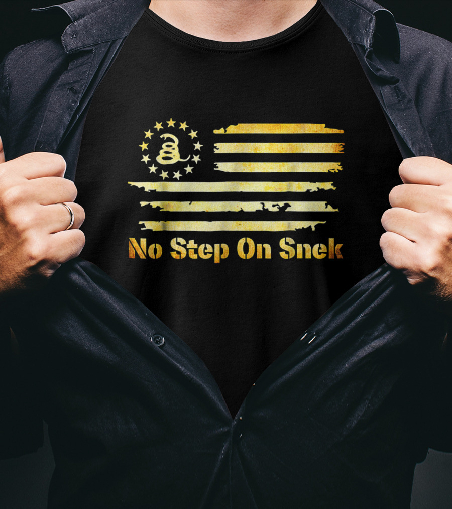 No Step On Snek Snake Meme With Betsy Ross Flag And Coiled Snake T-Shirt
