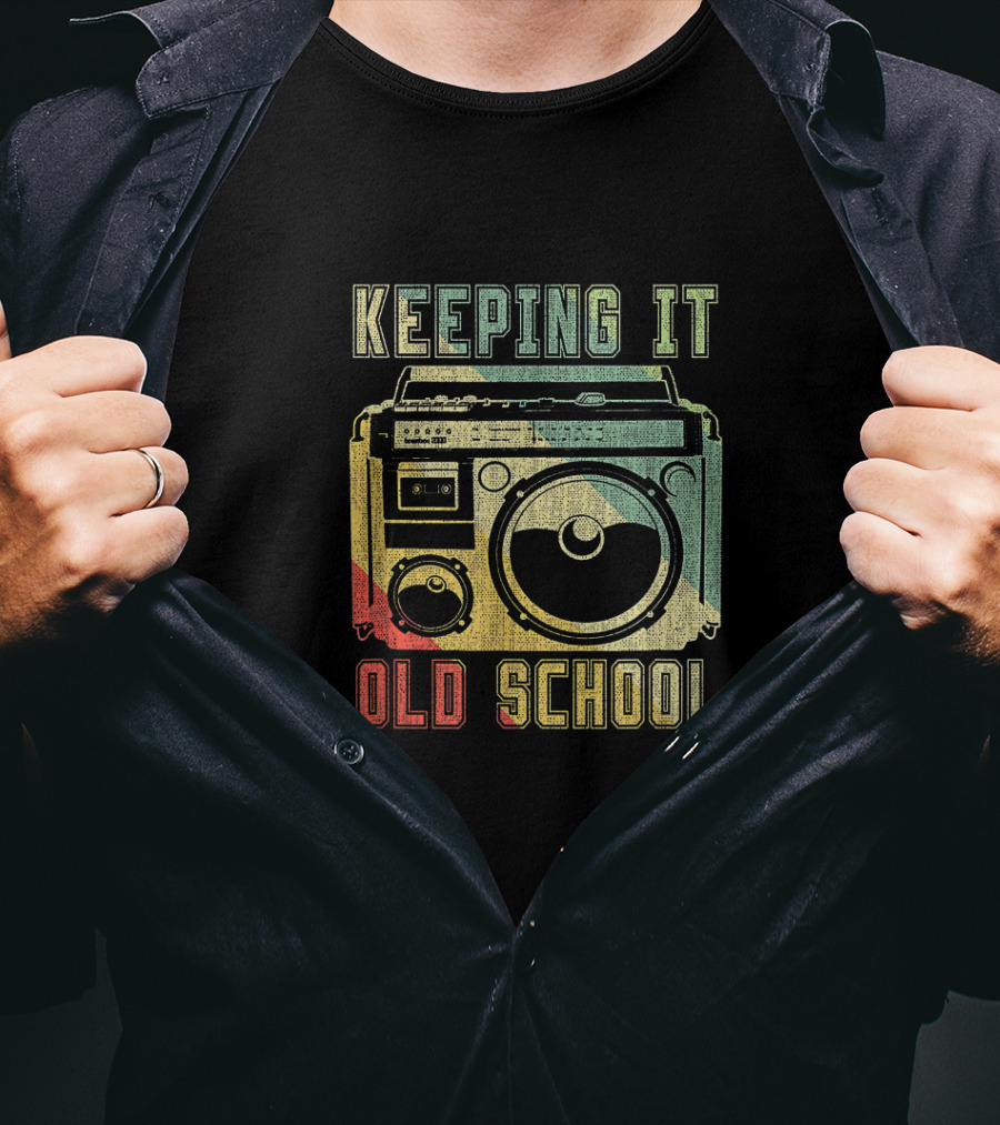 Keeping It Old School 80er 90er Boombox Musik T-Shirt