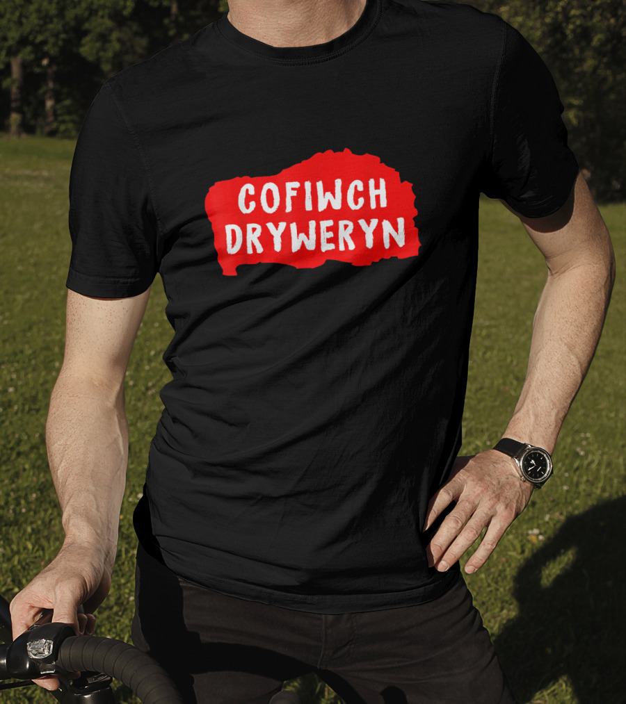 Cofiwch Dryweryn Red And White Text On Black Background United Kingdom T-Shirt