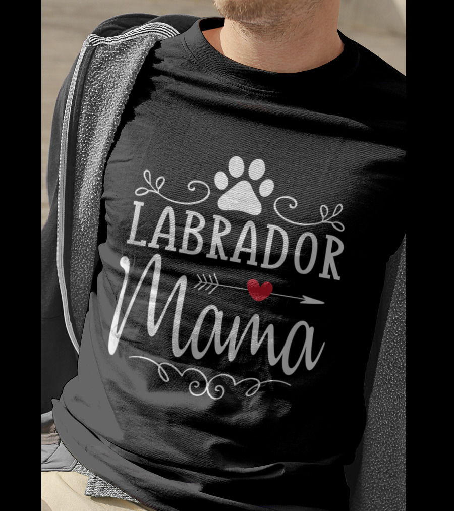 Labrador Mama Heart Arrow Paw Design Labrador Lover T-Shirt