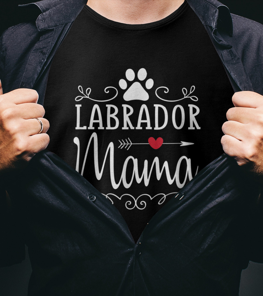 Labrador Mama Heart Arrow Paw Design Labrador Lover T-Shirt