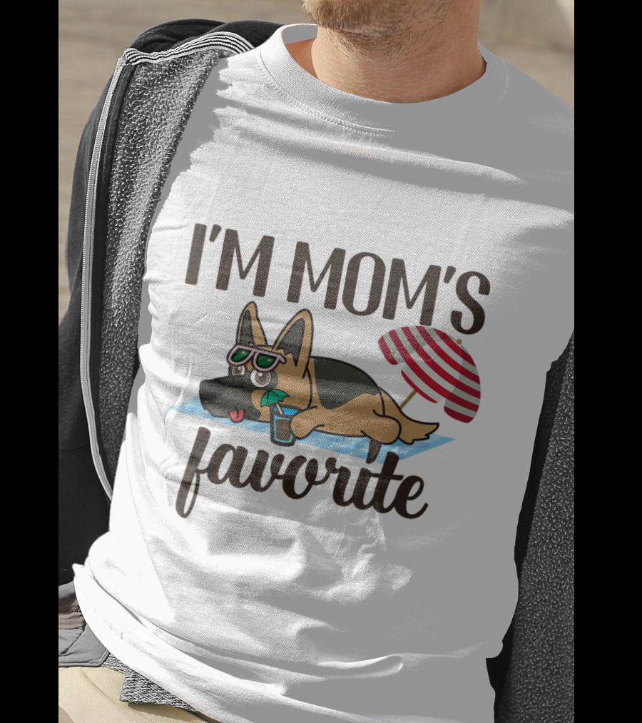 I'm Mom's Favorite Shepherd Funny Cute Dog Under Umbrella T-Shirt