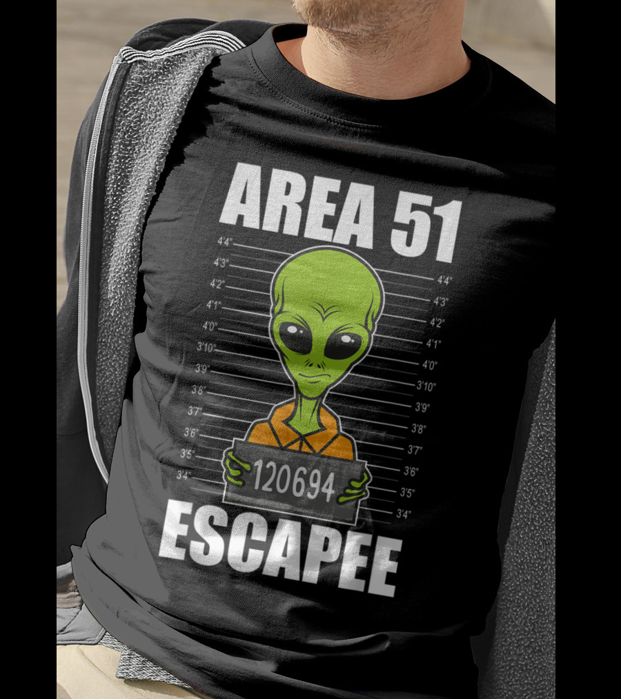Area 51 Escapee Alien Mugshot With Height Chart T-Shirt