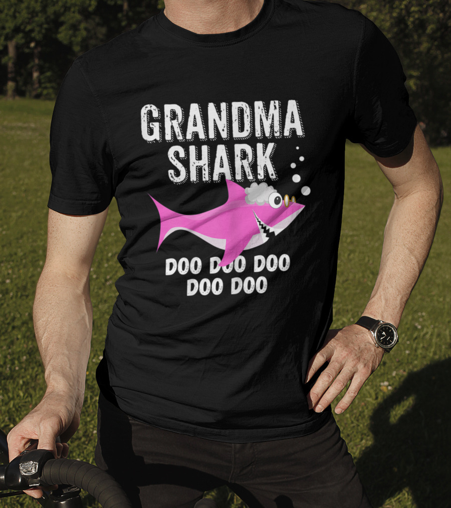 Grandma Shark Doo Doo Doo Family Pink Shark Bubbles T-Shirt