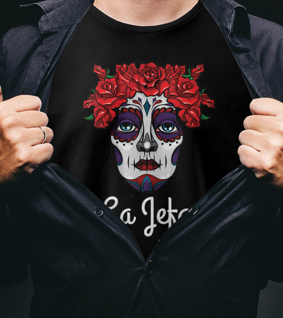 La Jefa Dia De Los Muertos Calavera Face With Red Roses T-Shirt