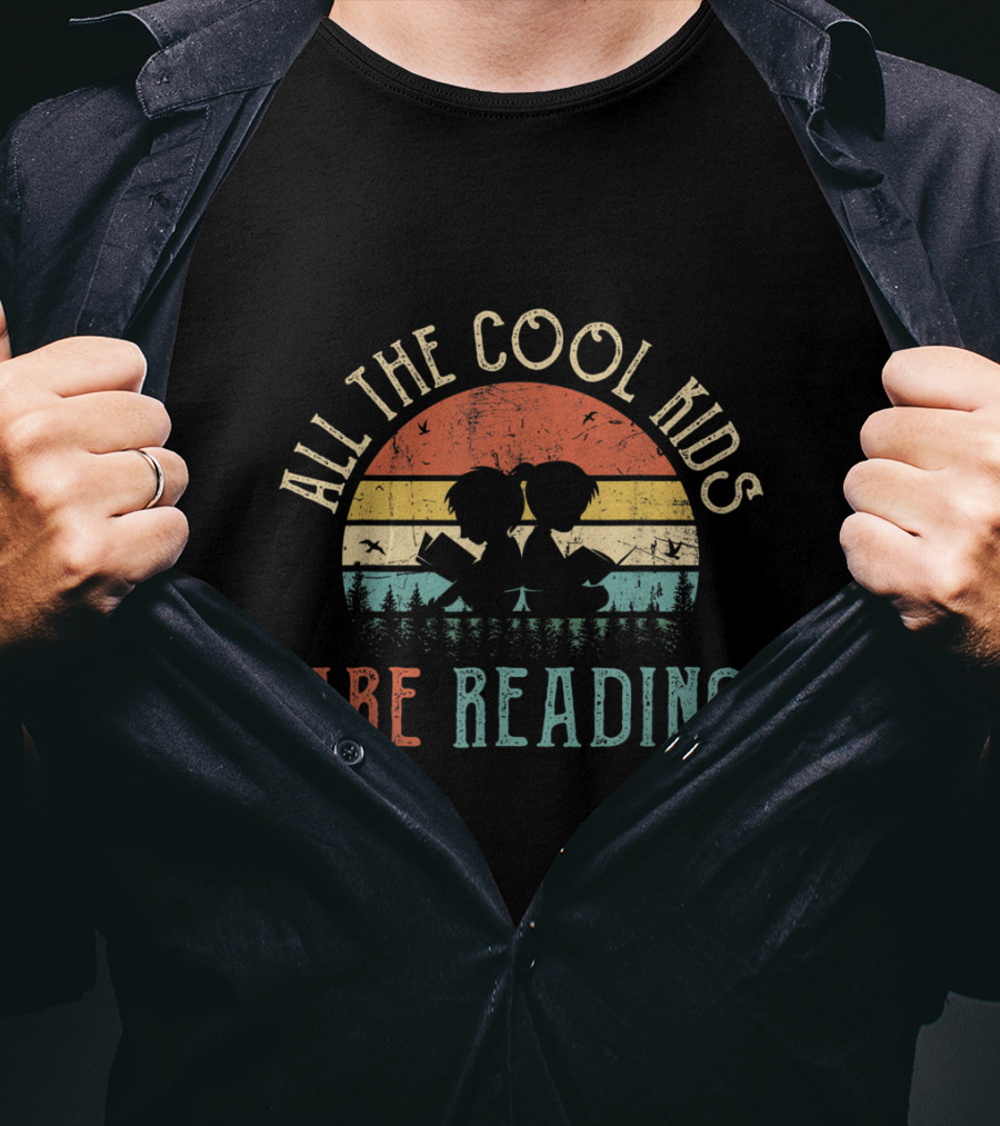 All The Cool Kids Are Reading Vintage Retro Sunset With Silhouette Forest And Children Holding Books T-Shirt