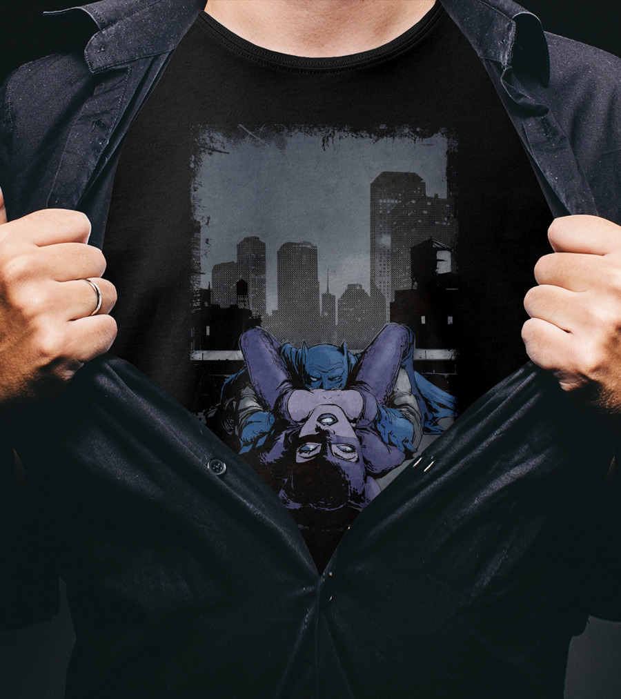 Batman Catwoman Cityscape Comic Scene T-Shirt