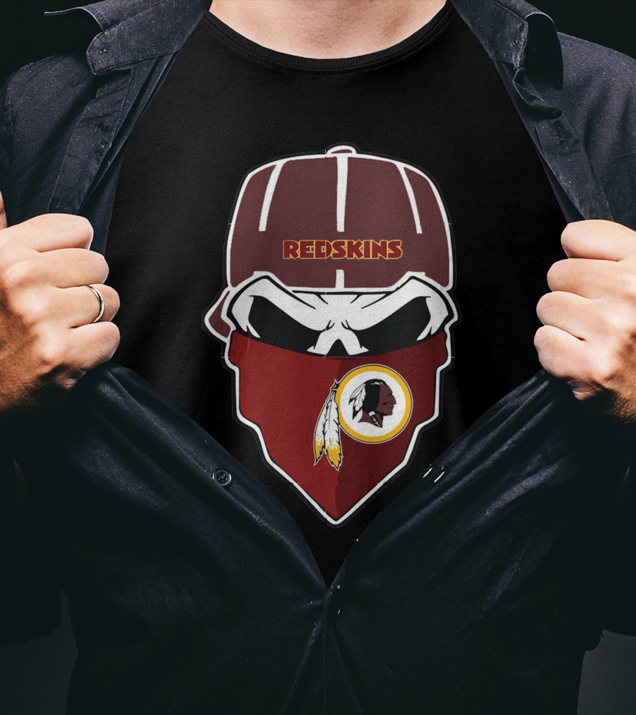 Redskins 06 Skull Bandana With Logo And Red Hat T-Shirt