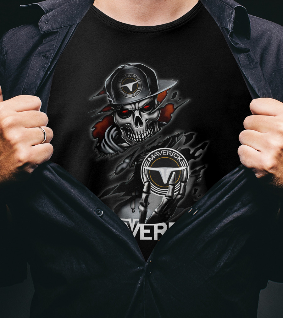 Maverick Skull Holding Symbol With Cap T-Shirt
