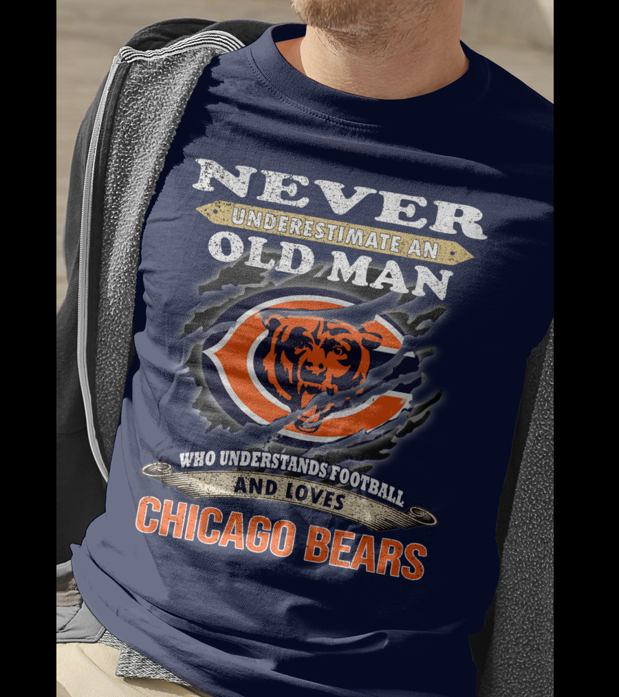 Never Underestimate An Old Man Who Understands Football And Loves Chicago Bears T-Shirt