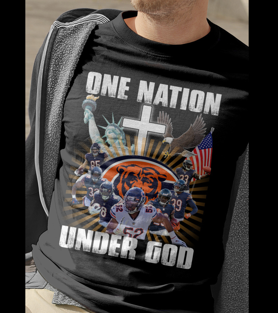 Chicago Bears One Nation Under God Statue Of Liberty American Flag Cross Football Players T-Shirt