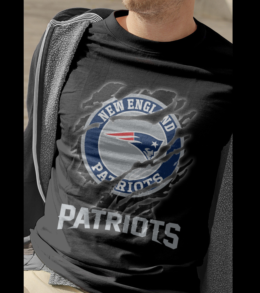 New England Patriots Logo Claw Tear T-Shirt