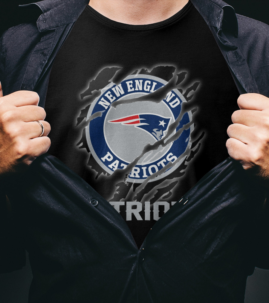 New England Patriots Logo Claw Tear T-Shirt