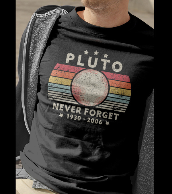 Retro Pluto Never Forget 1930-2006 Vintage Space Science T-Shirt