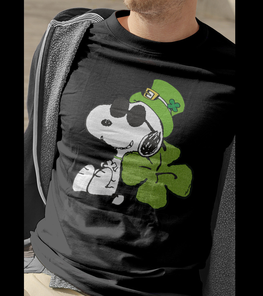 Peanuts Snoopy St. Patrick's Day Lucky Clover Hat T-Shirt