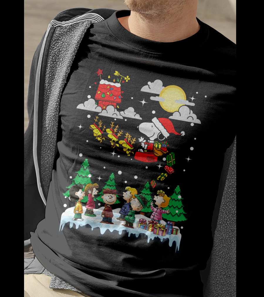 Peanuts Christmas Charlie Brown Snoopy Santa Sleigh Woodstock Scene T-Shirt