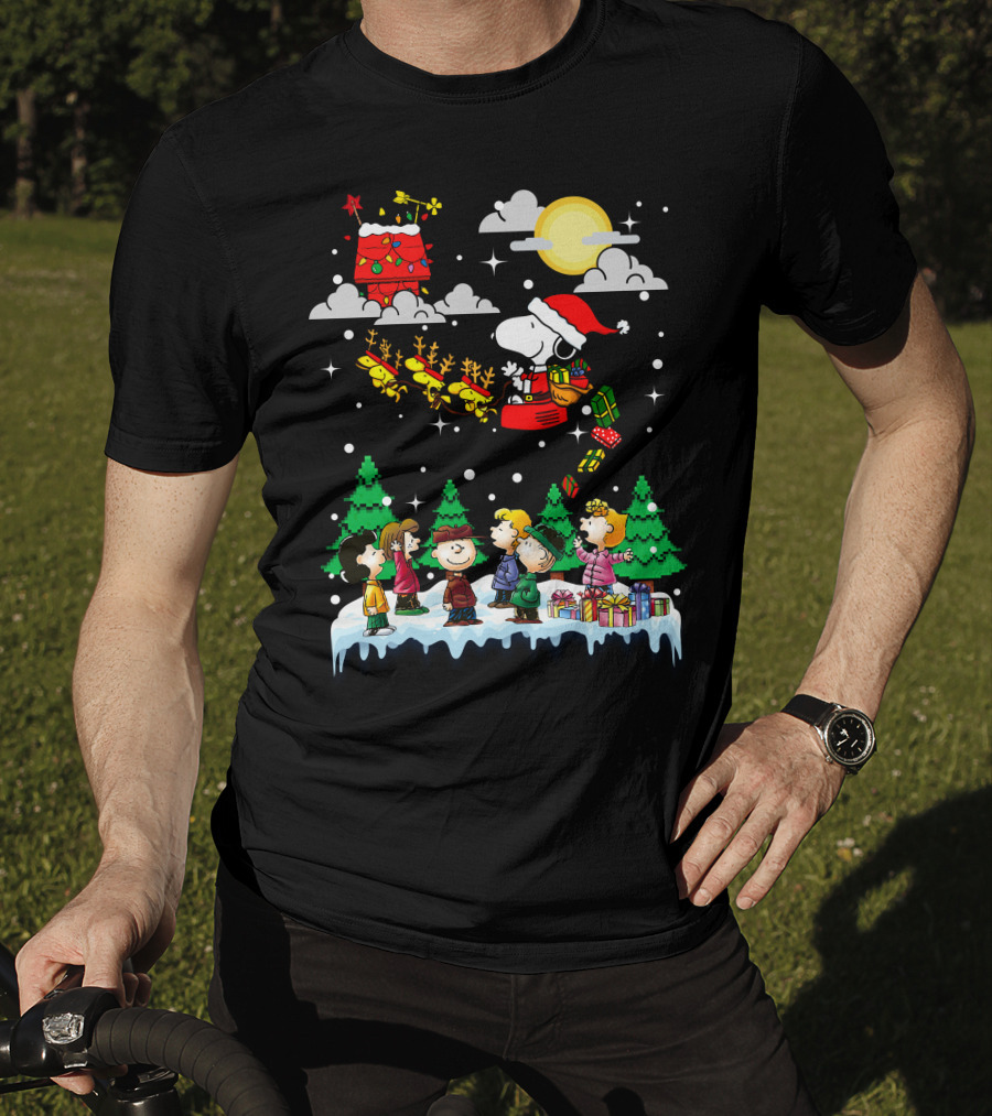 Peanuts Christmas Charlie Brown Snoopy Santa Sleigh Woodstock Scene T-Shirt