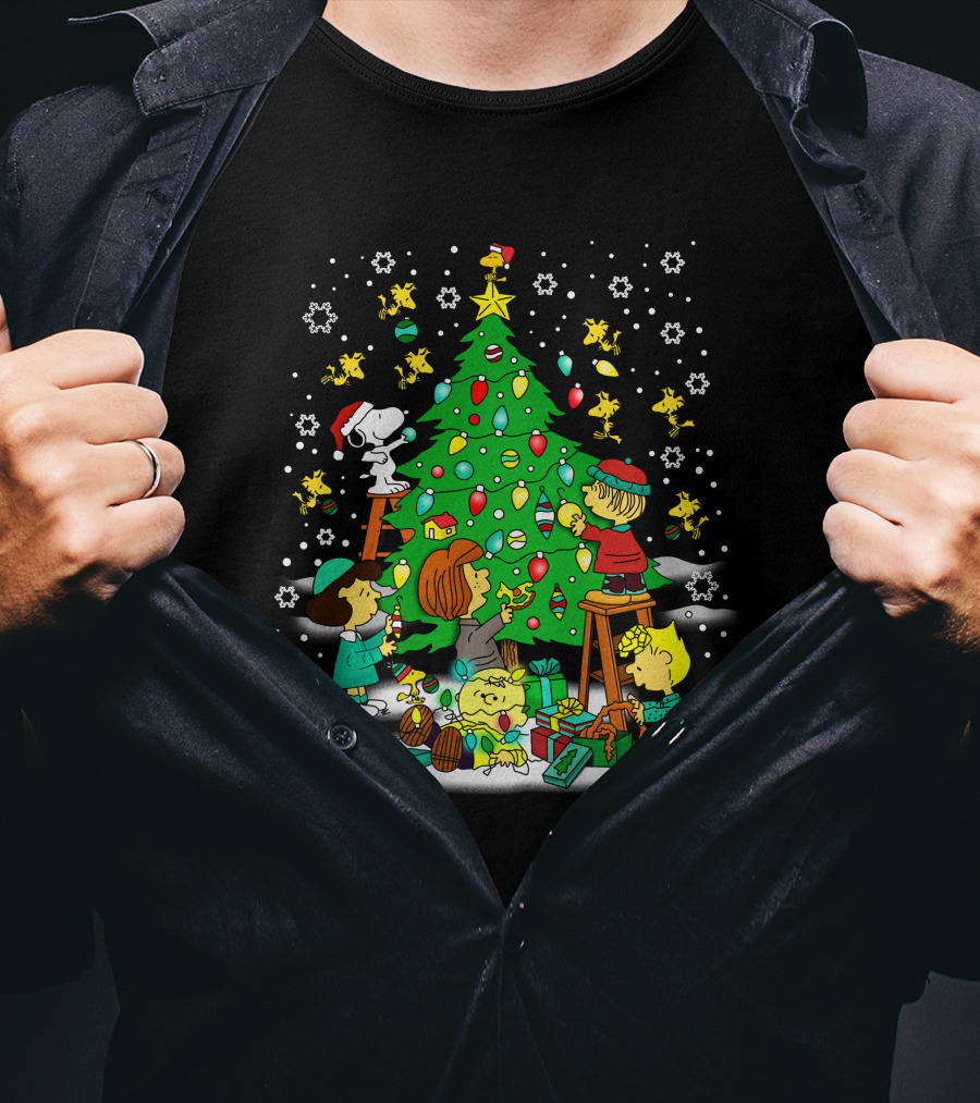 Peanuts Noel Christmas Tree Decorating With Snoopy And Friends T-Shirt