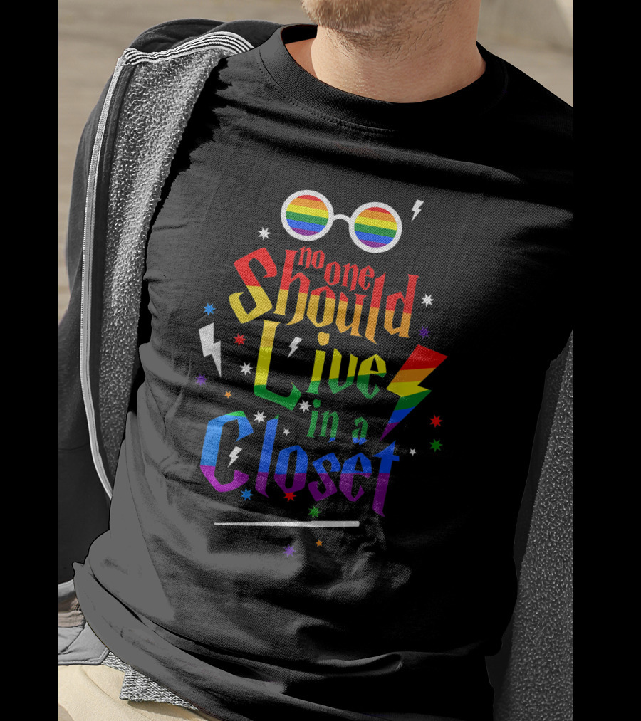 Pride Rainbow Glasses Lightning Quote No One Should Live In A Closet T-Shirt