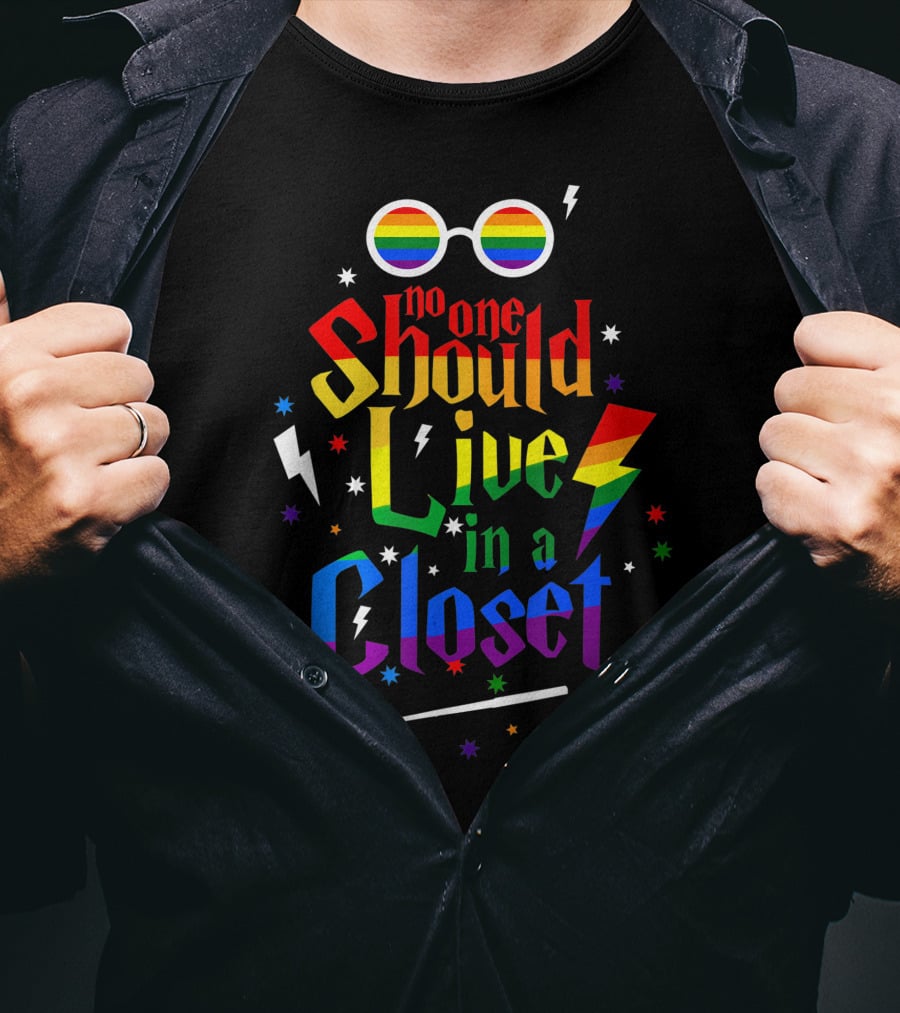 Pride Rainbow Glasses Lightning Quote No One Should Live In A Closet T-Shirt